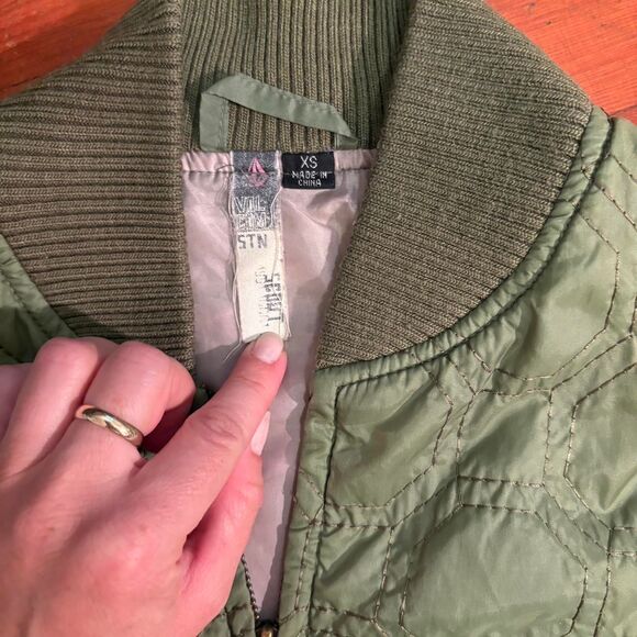 Volcom Women's Quilted Bomber Jacket in Green Size XS - Picture 4 of 4